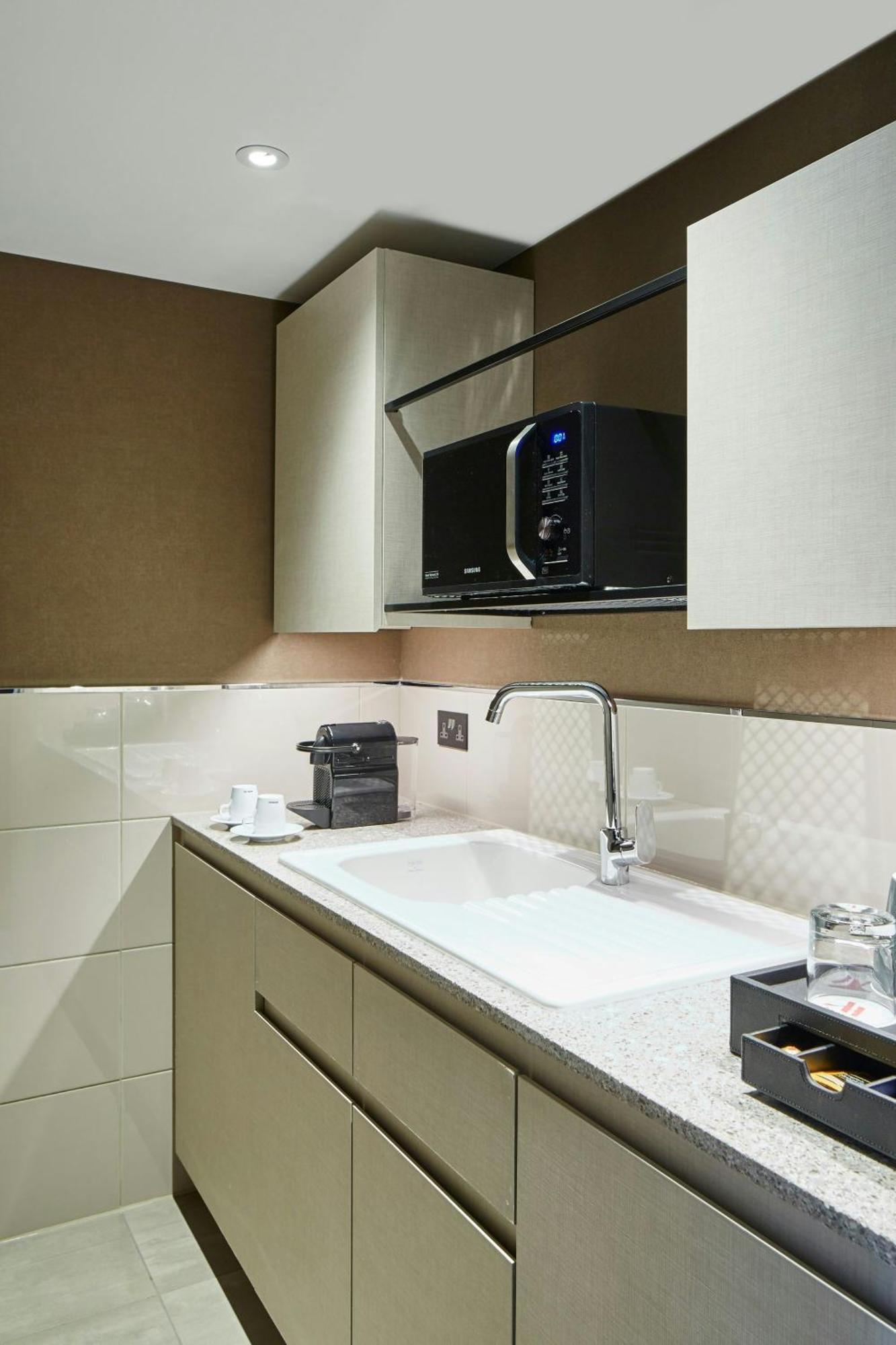 Suite Angolare con 1 Camera da Letto, Terrazza e Accesso Lounge M Club